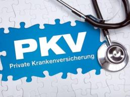 Private Krankenversicherung -Halbes Puzzel unter dem die Schrift PKV erkennbar wird